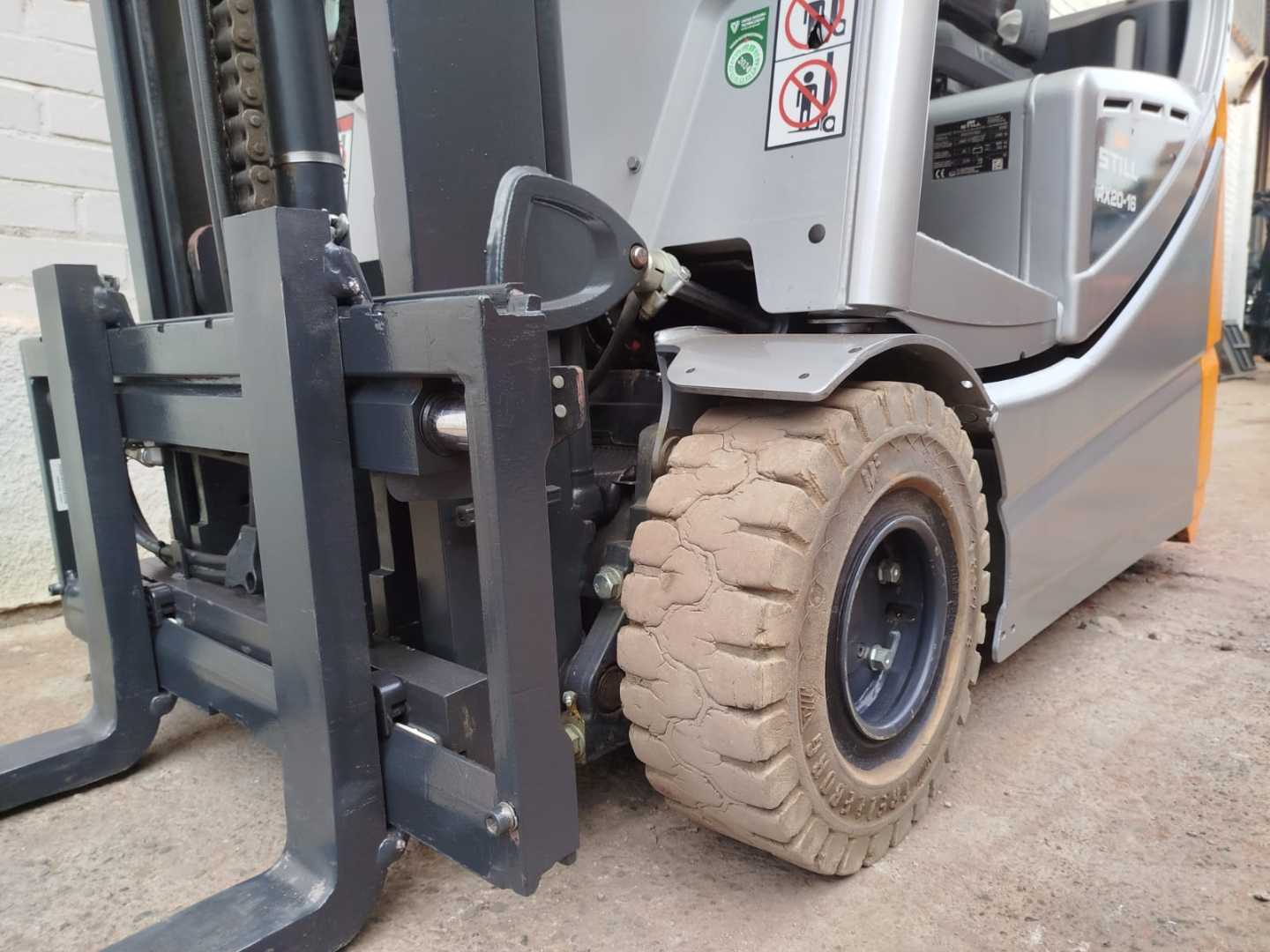 Used Forklift STILL RX20-16 Li-ion 3 riteņu dakšu iekrāvējs (Image 4) Used Forklift STILL RX20-16 Li-ion 3 riteņu dakšu iekrāvējs (Image 4)