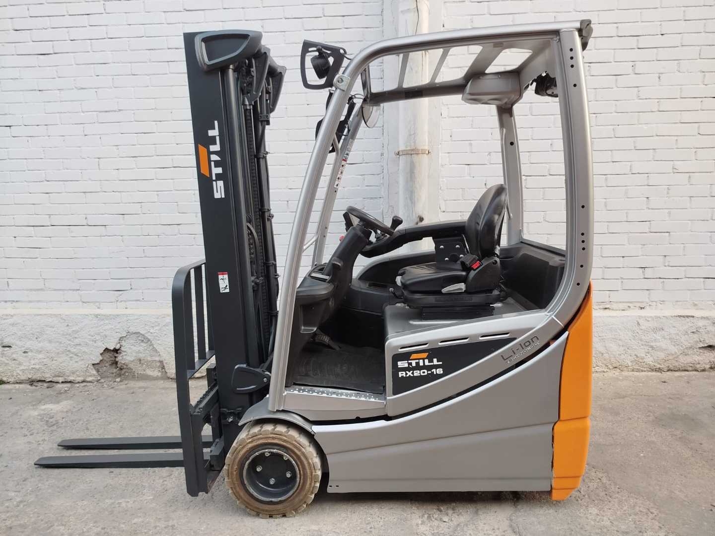 Used Forklift STILL RX20-16C LI-ION 3 riteņu dakšu iekrāvējs (Image 2) Used Forklift STILL RX20-16C LI-ION 3 riteņu dakšu iekrāvējs (Image 2)