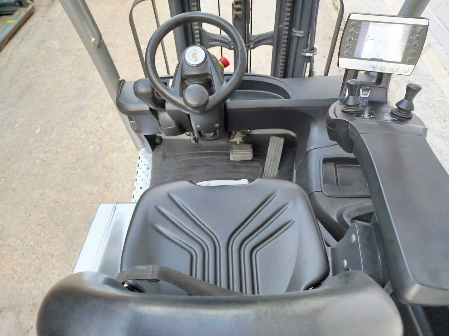 Used Forklift STILL RX20-16C LI-ION 3 riteņu dakšu iekrāvējs (Image 8) Used Forklift STILL RX20-16C LI-ION 3 riteņu dakšu iekrāvējs (Image 8)