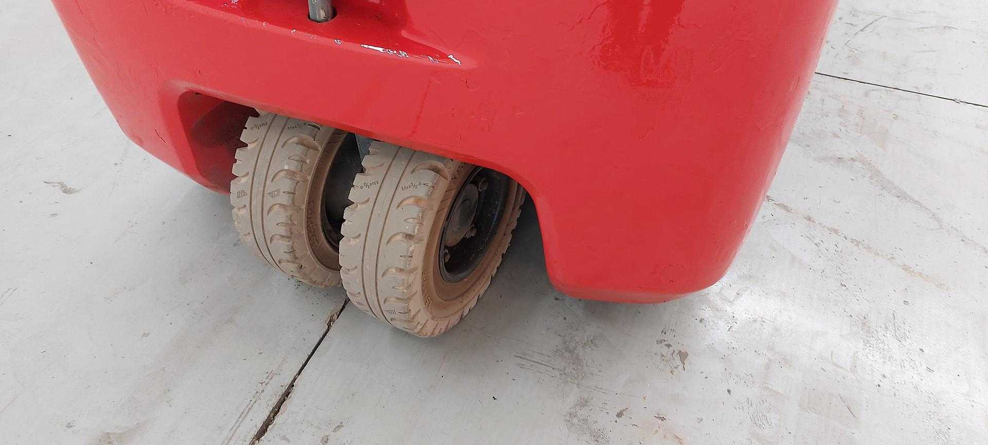 Used Forklift Toyota 8FBE18T 3 riteņu dakšu iekrāvējs (Image 2)