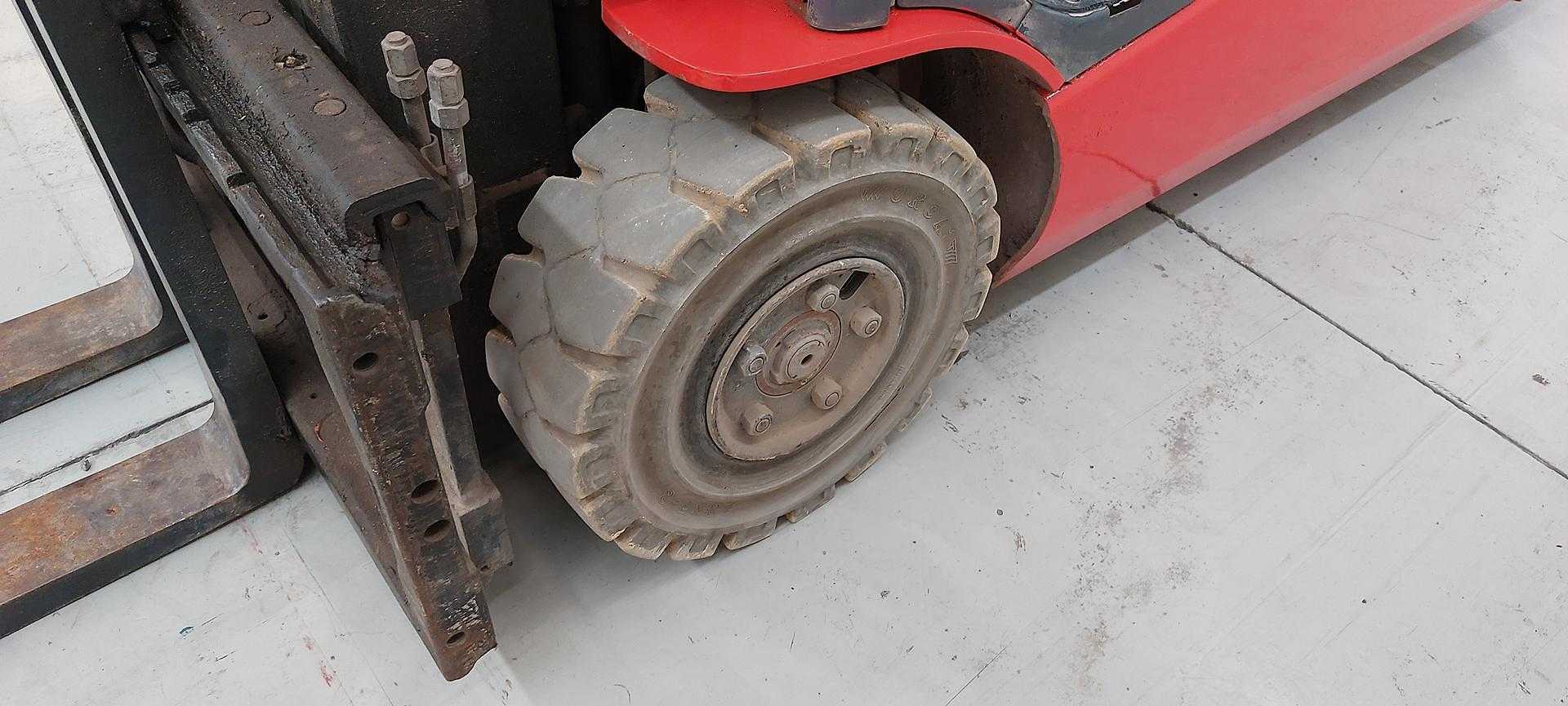 Used Forklift Toyota 8FBE18T 3 riteņu dakšu iekrāvējs (Image 3)