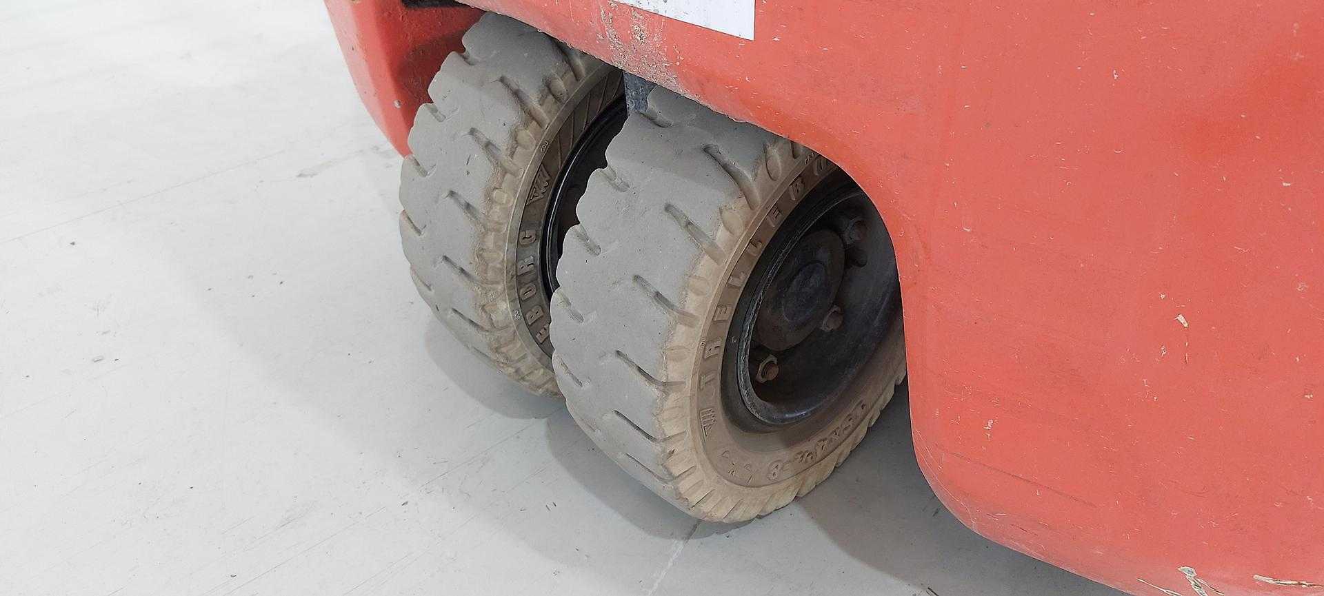 Used Forklift Toyota 8FBE16T 3 riteņu dakšu iekrāvējs (Image 2)