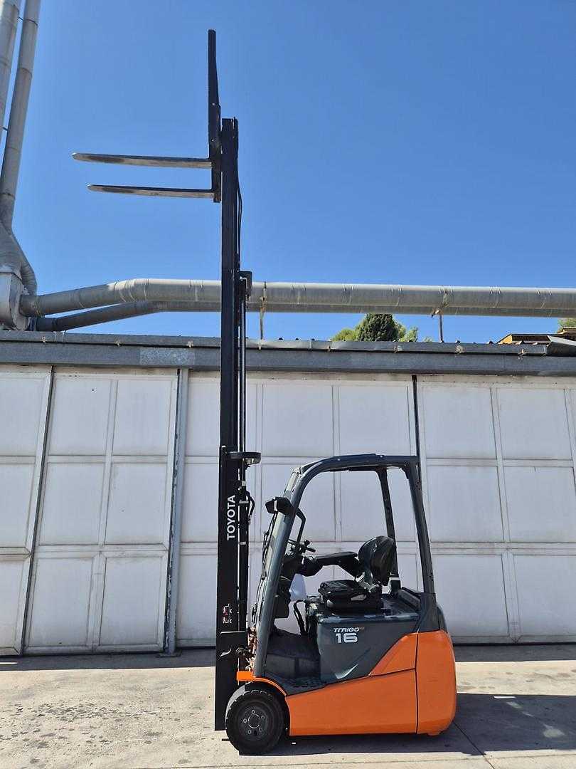 Used Forklift Toyota 8FBEKT16 3 riteņu dakšu iekrāvējs (Image 8) Used Forklift Toyota 8FBEKT16 3 riteņu dakšu iekrāvējs (Image 8)