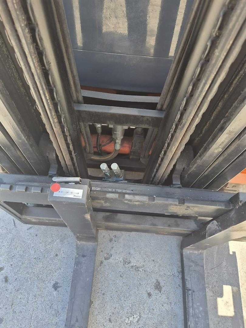 Used Forklift Toyota 7FBEST13 3 riteņu dakšu iekrāvējs (Image 7) Used Forklift Toyota 7FBEST13 3 riteņu dakšu iekrāvējs (Image 7)