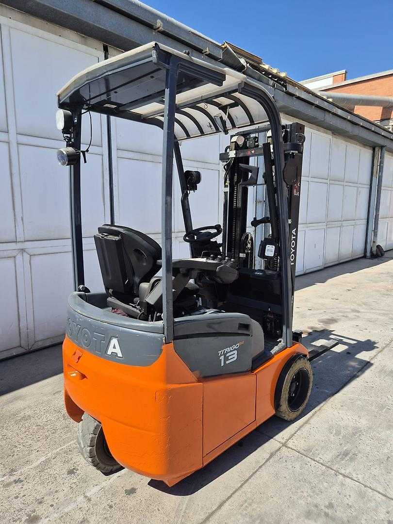 Used Forklift Toyota 7FBEST13 3 riteņu dakšu iekrāvējs (Image 13) Used Forklift Toyota 7FBEST13 3 riteņu dakšu iekrāvējs (Image 13)