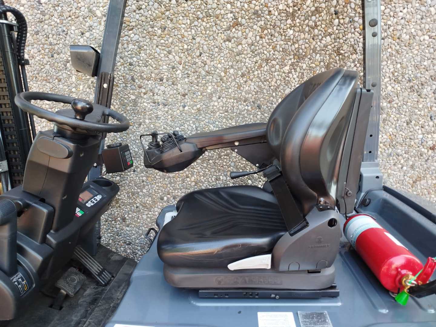 Used Forklift Toyota 8FBET16 3 riteņu dakšu iekrāvējs (Image 7) Used Forklift Toyota 8FBET16 3 riteņu dakšu iekrāvējs (Image 7)