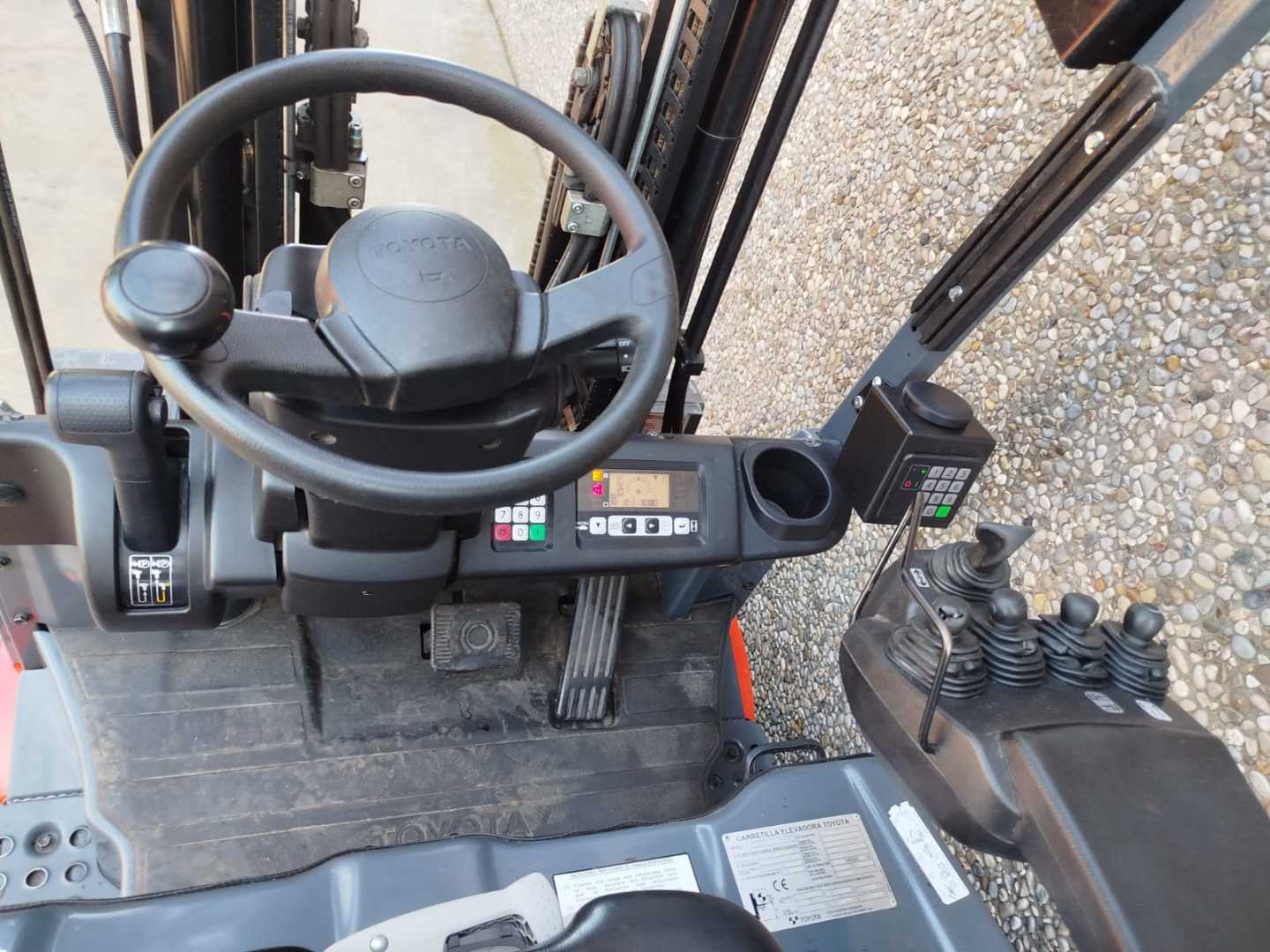 Used Forklift Toyota 8FBET16 3 riteņu dakšu iekrāvējs (Image 8) Used Forklift Toyota 8FBET16 3 riteņu dakšu iekrāvējs (Image 8)