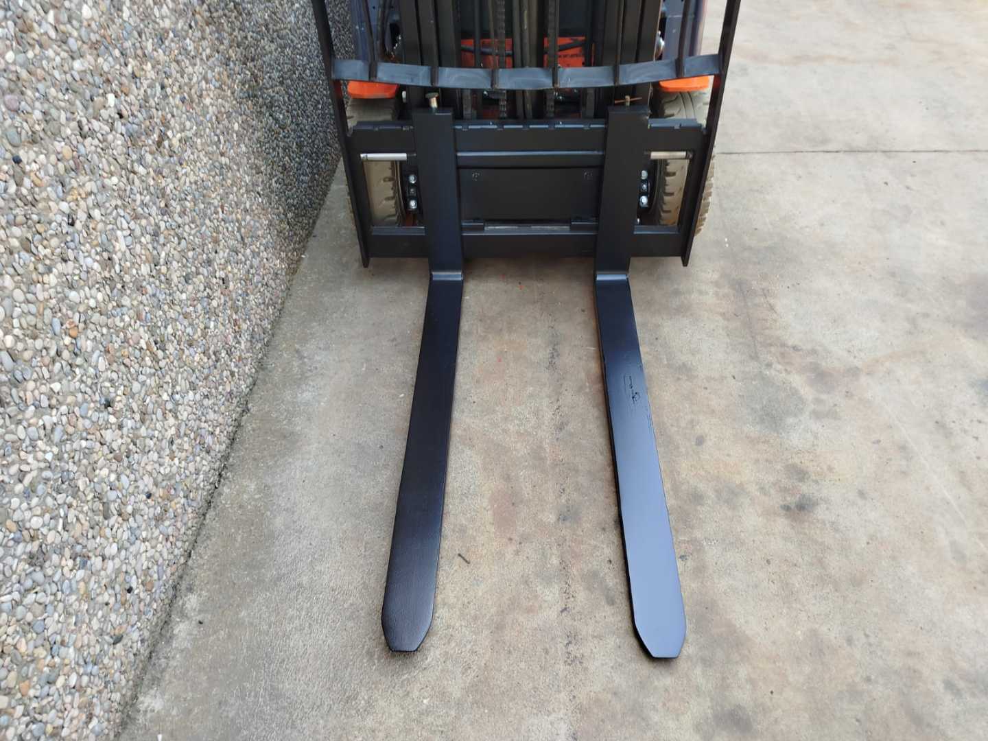 Used Forklift Toyota 8FBE18T 3 riteņu dakšu iekrāvējs (Image 5) Used Forklift Toyota 8FBE18T 3 riteņu dakšu iekrāvējs (Image 5)