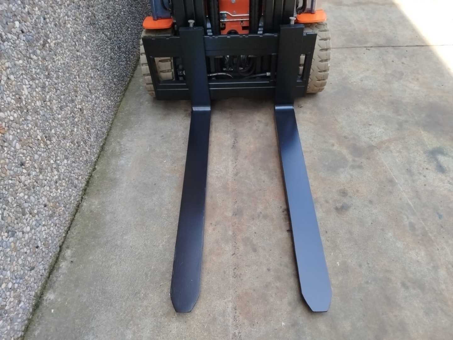 Used Forklift Toyota 8FBE20T 3 riteņu dakšu iekrāvējs (Image 5) Used Forklift Toyota 8FBE20T 3 riteņu dakšu iekrāvējs (Image 5)