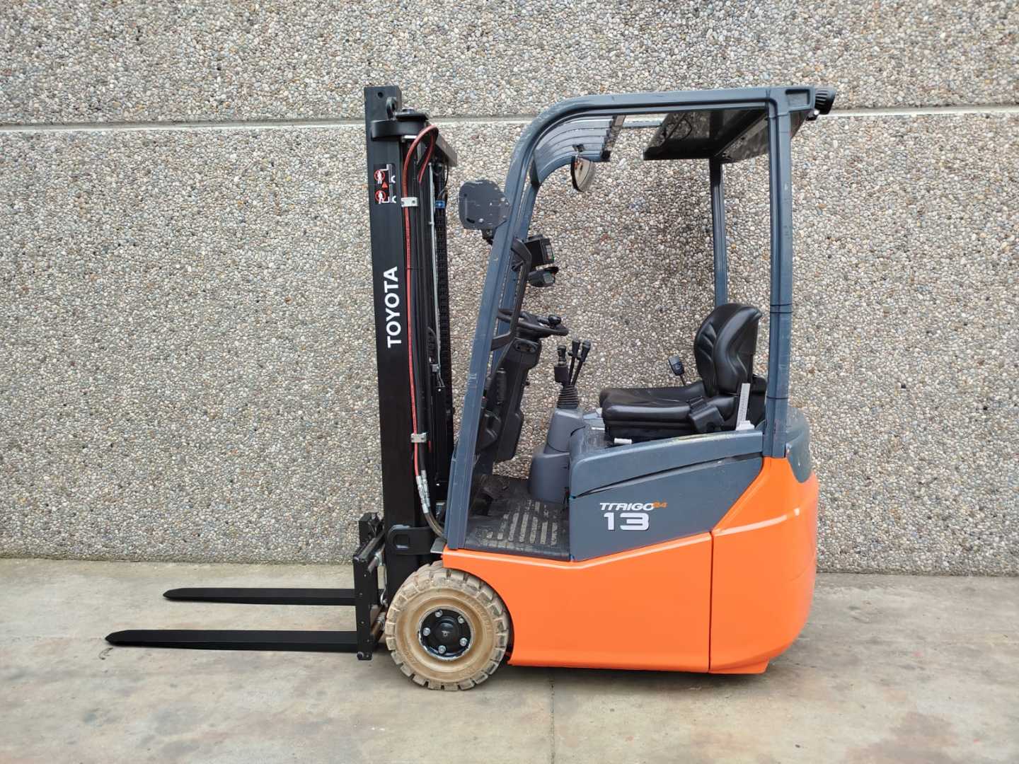 Used Forklift Toyota 7FBEST13 Lit 3 riteņu dakšu iekrāvējs (Image 2) Used Forklift Toyota 7FBEST13 Lit 3 riteņu dakšu iekrāvējs (Image 2)