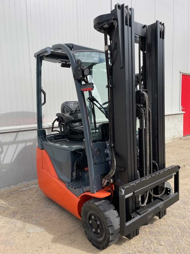 Used Forklift Toyota 8FBE15T 3 riteņu dakšu iekrāvējs (Image 3) Used Forklift Toyota 8FBE15T 3 riteņu dakšu iekrāvējs (Image 3)