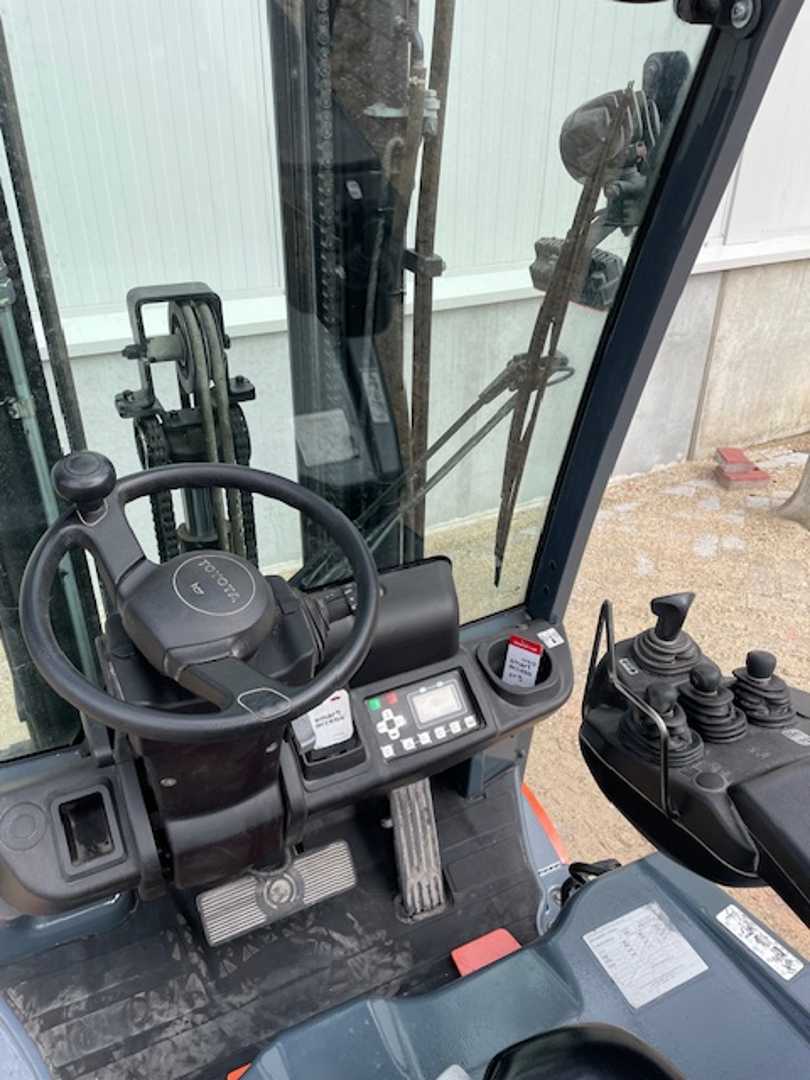 Used Forklift Toyota 8FBE15T 3 riteņu dakšu iekrāvējs (Image 4) Used Forklift Toyota 8FBE15T 3 riteņu dakšu iekrāvējs (Image 4)