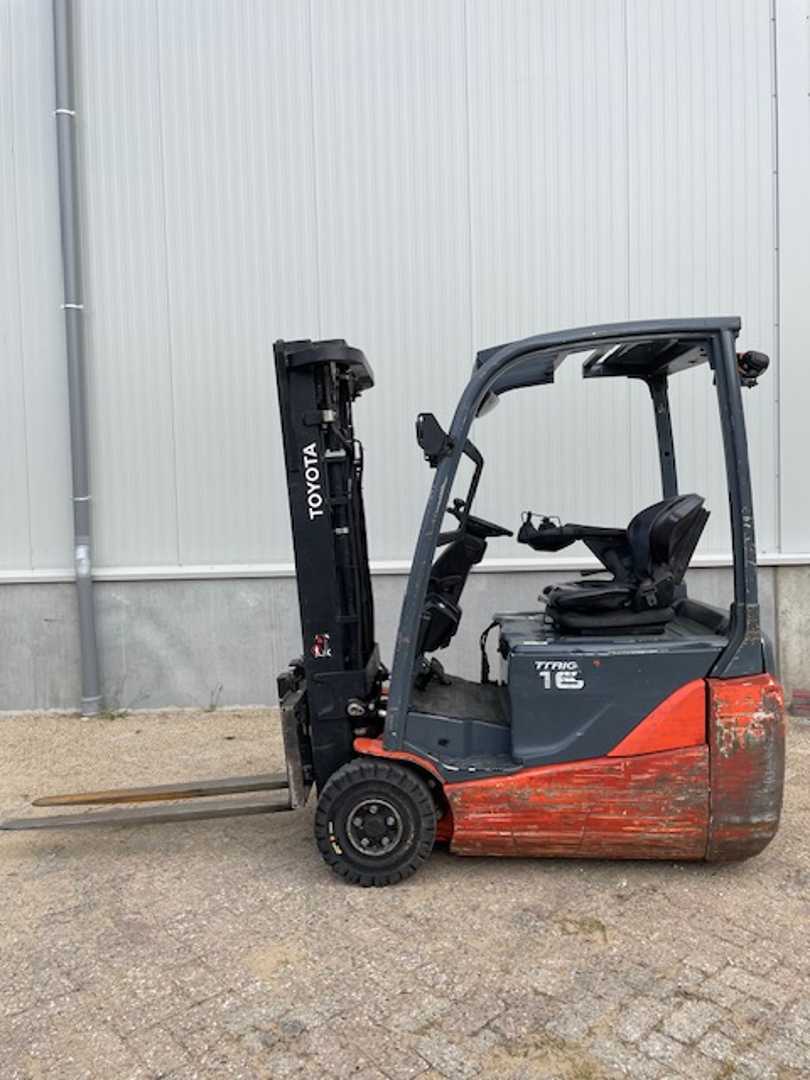 Used Forklift Toyota 8FBEK16T 3 riteņu dakšu iekrāvējs (Image 2) Used Forklift Toyota 8FBEK16T 3 riteņu dakšu iekrāvējs (Image 2)