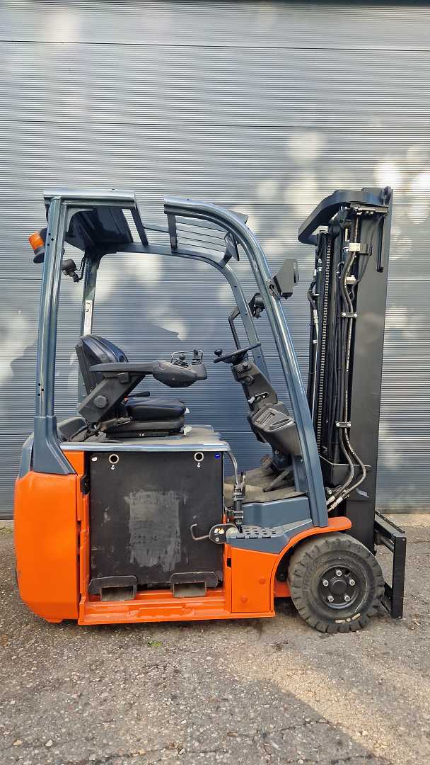 Used Forklift Toyota 8FBEk16T 3 riteņu dakšu iekrāvējs (Image 2) Used Forklift Toyota 8FBEk16T 3 riteņu dakšu iekrāvējs (Image 2)