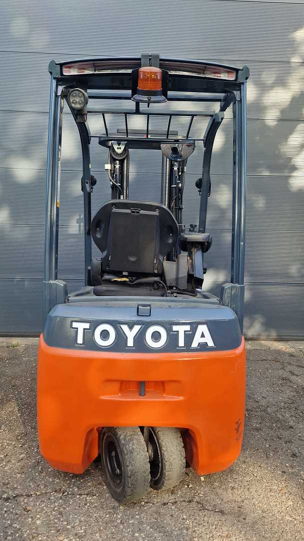 Used Forklift Toyota 8FBEk16T 3 riteņu dakšu iekrāvējs (Image 3) Used Forklift Toyota 8FBEk16T 3 riteņu dakšu iekrāvējs (Image 3)