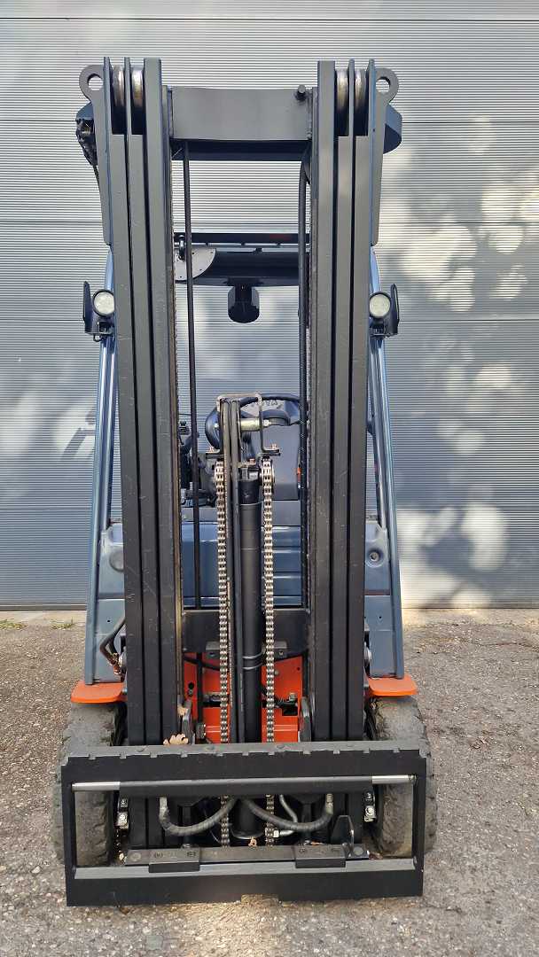 Used Forklift Toyota 8FBEk16T 3 riteņu dakšu iekrāvējs (Image 4) Used Forklift Toyota 8FBEk16T 3 riteņu dakšu iekrāvējs (Image 4)