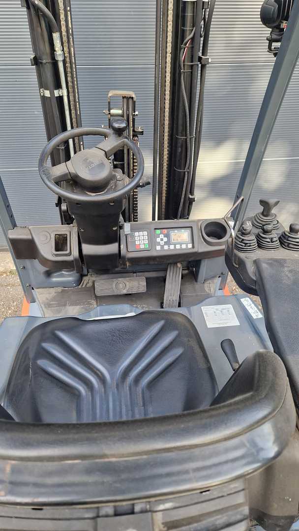 Used Forklift Toyota 8FBEk16T 3 riteņu dakšu iekrāvējs (Image 5) Used Forklift Toyota 8FBEk16T 3 riteņu dakšu iekrāvējs (Image 5)