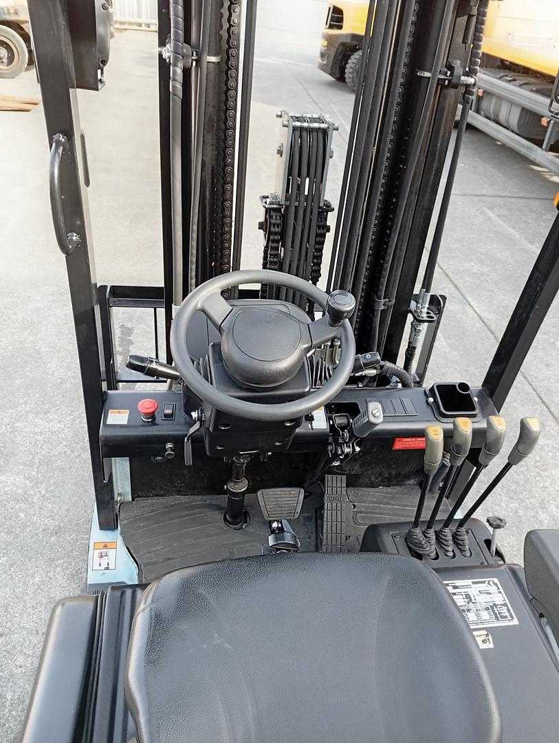 Used Forklift Utilev UT18PTE 3 riteņu dakšu iekrāvējs (Image 5) Used Forklift Utilev UT18PTE 3 riteņu dakšu iekrāvējs (Image 5)