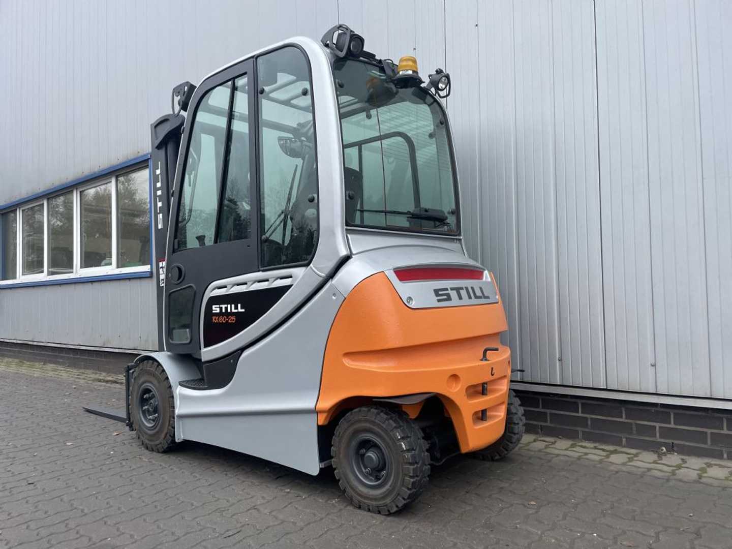 Used Forklift STILL RX60-25L 4 riteņu dakšu iekrāvējs (Image 5) Used Forklift STILL RX60-25L 4 riteņu dakšu iekrāvējs (Image 5)
