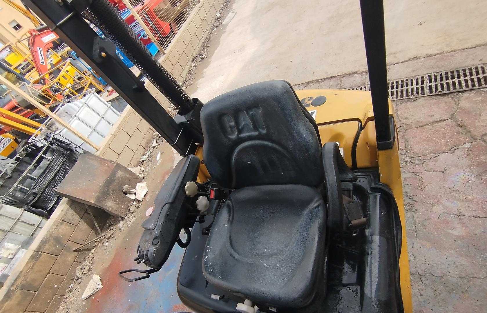 Used Forklift Caterpillar DP18N 4 riteņu dakšu iekrāvējs (Image 2) Used Forklift Caterpillar DP18N 4 riteņu dakšu iekrāvējs (Image 2)