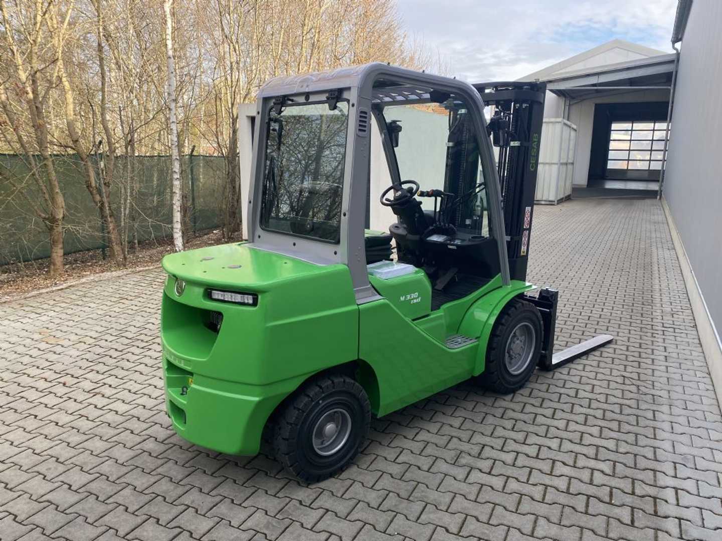 Used Forklift Cesab M330DV 4 riteņu dakšu iekrāvējs (Image 2)