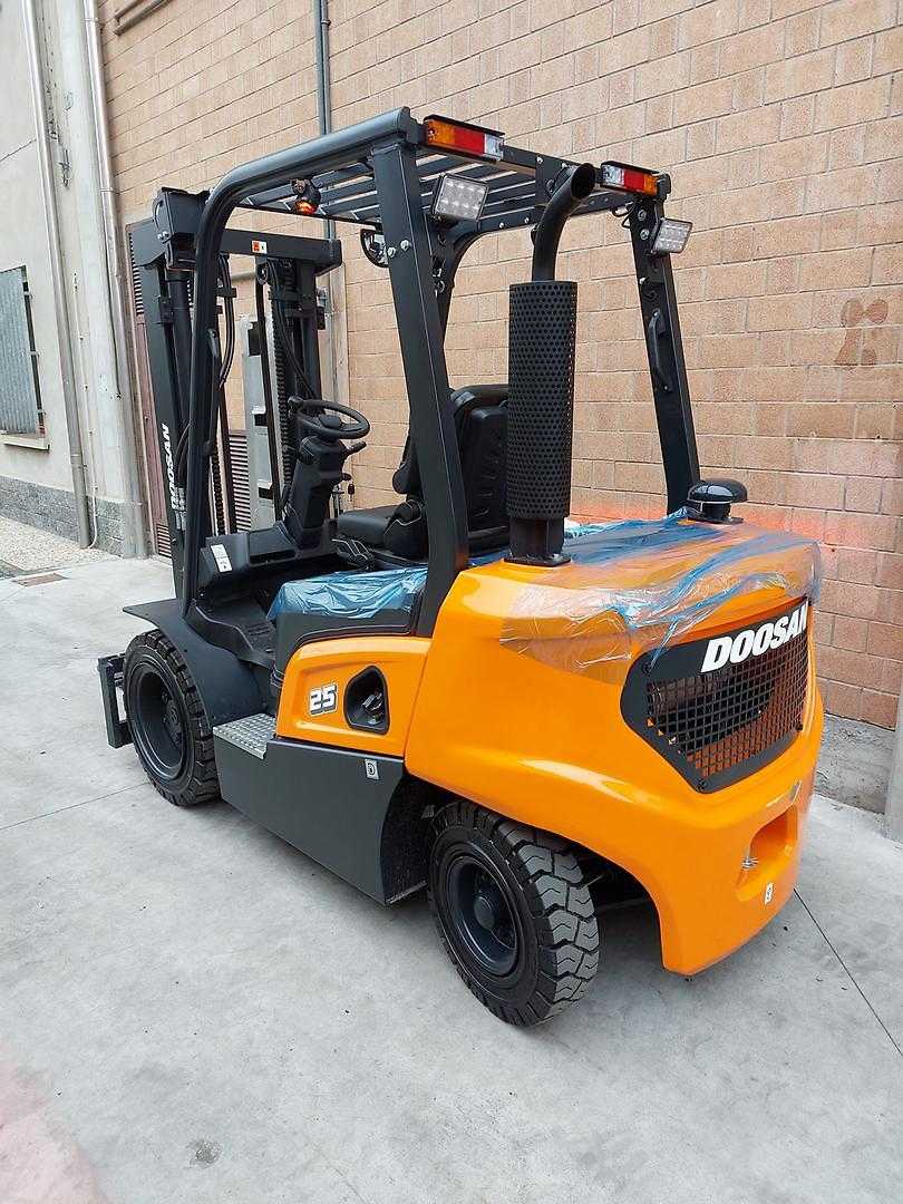 Used Forklift Doosan D25NXS 4 riteņu dakšu iekrāvējs (Image 3) Used Forklift Doosan D25NXS 4 riteņu dakšu iekrāvējs (Image 3)