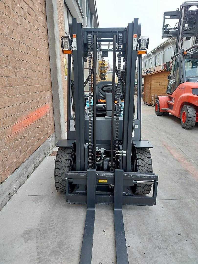 Used Forklift Doosan D25NXS 4 riteņu dakšu iekrāvējs (Image 5) Used Forklift Doosan D25NXS 4 riteņu dakšu iekrāvējs (Image 5)