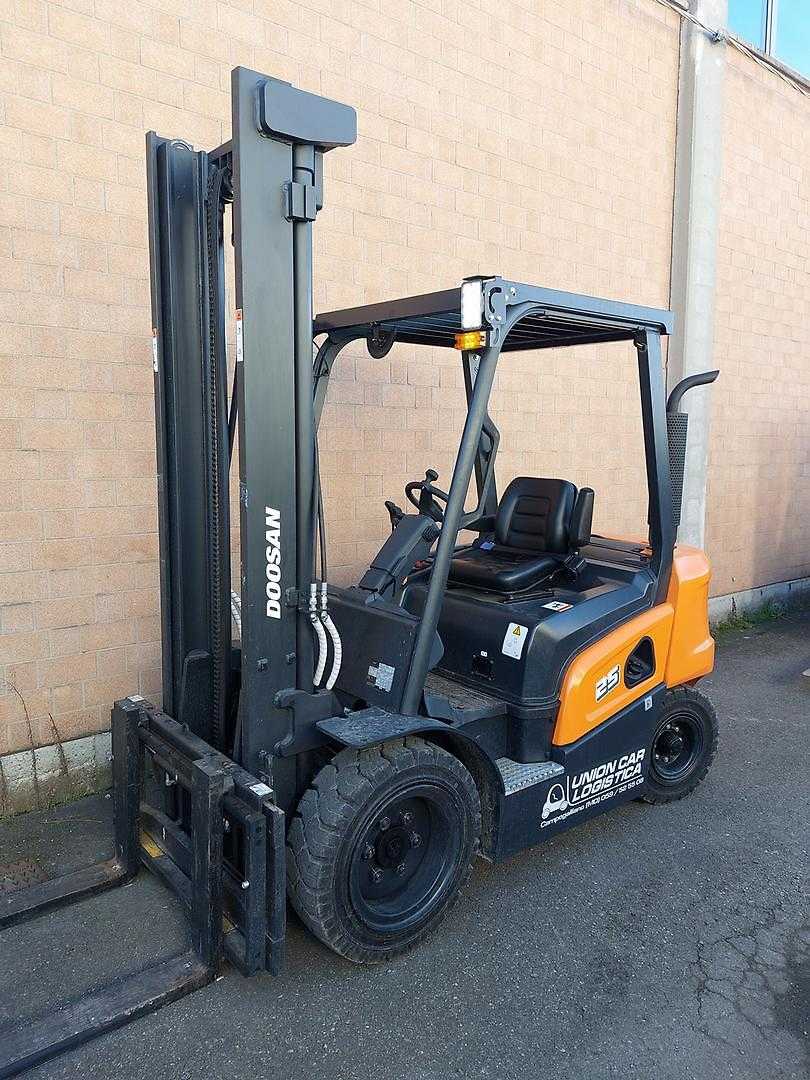 Used Forklift Doosan D25NXS 4 riteņu dakšu iekrāvējs (Image 2) Used Forklift Doosan D25NXS 4 riteņu dakšu iekrāvējs (Image 2)
