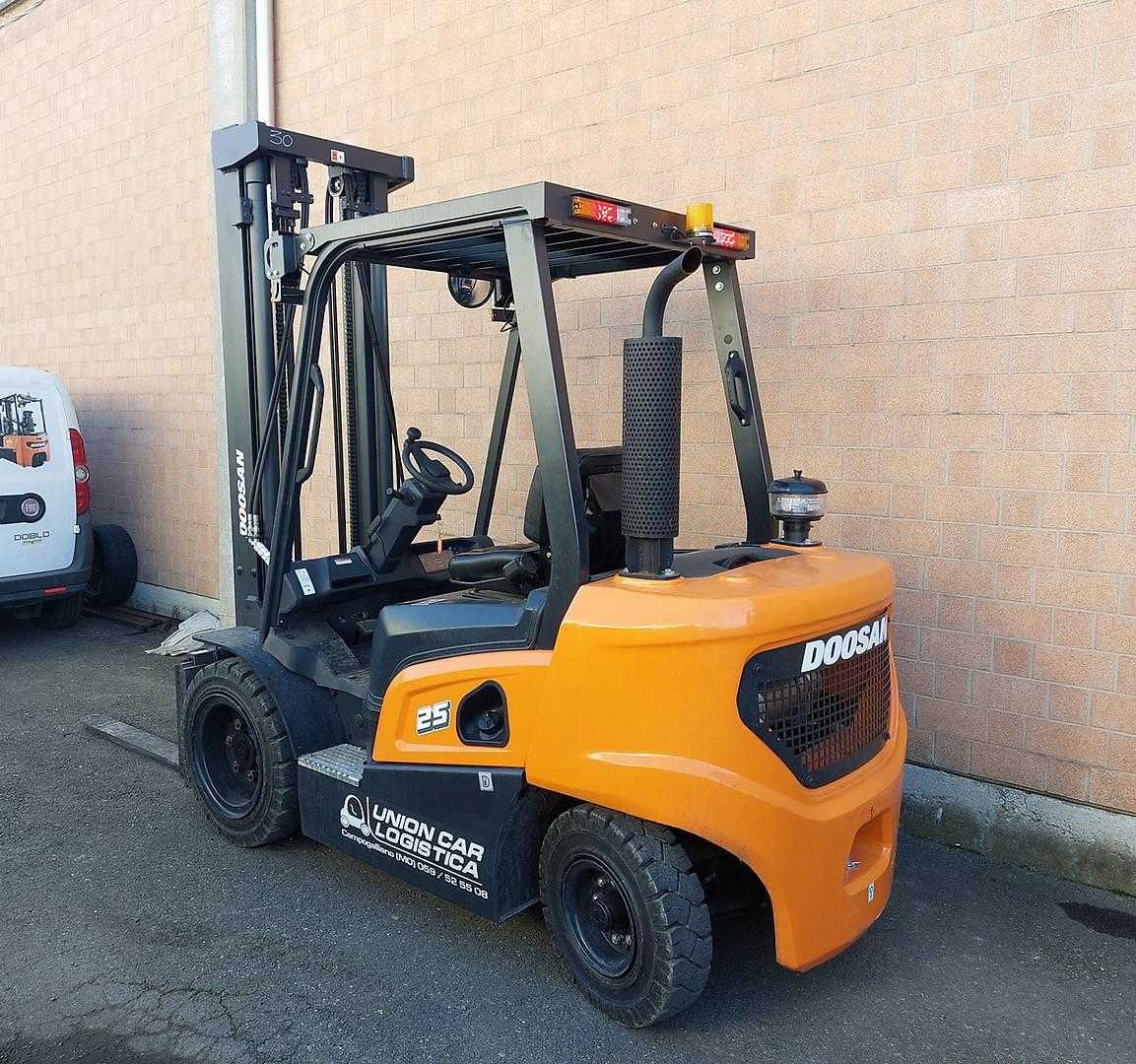 Used Forklift Doosan D25NXS 4 riteņu dakšu iekrāvējs (Image 3) Used Forklift Doosan D25NXS 4 riteņu dakšu iekrāvējs (Image 3)