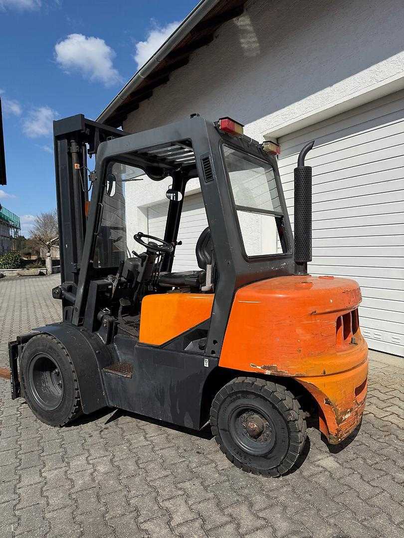 Used Forklift Doosan D30G 4 riteņu dakšu iekrāvējs (Image 3)