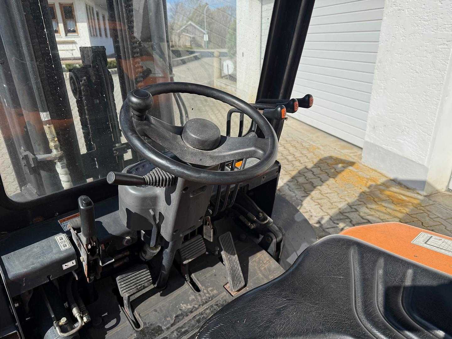 Used Forklift Doosan D30G 4 riteņu dakšu iekrāvējs (Image 5)