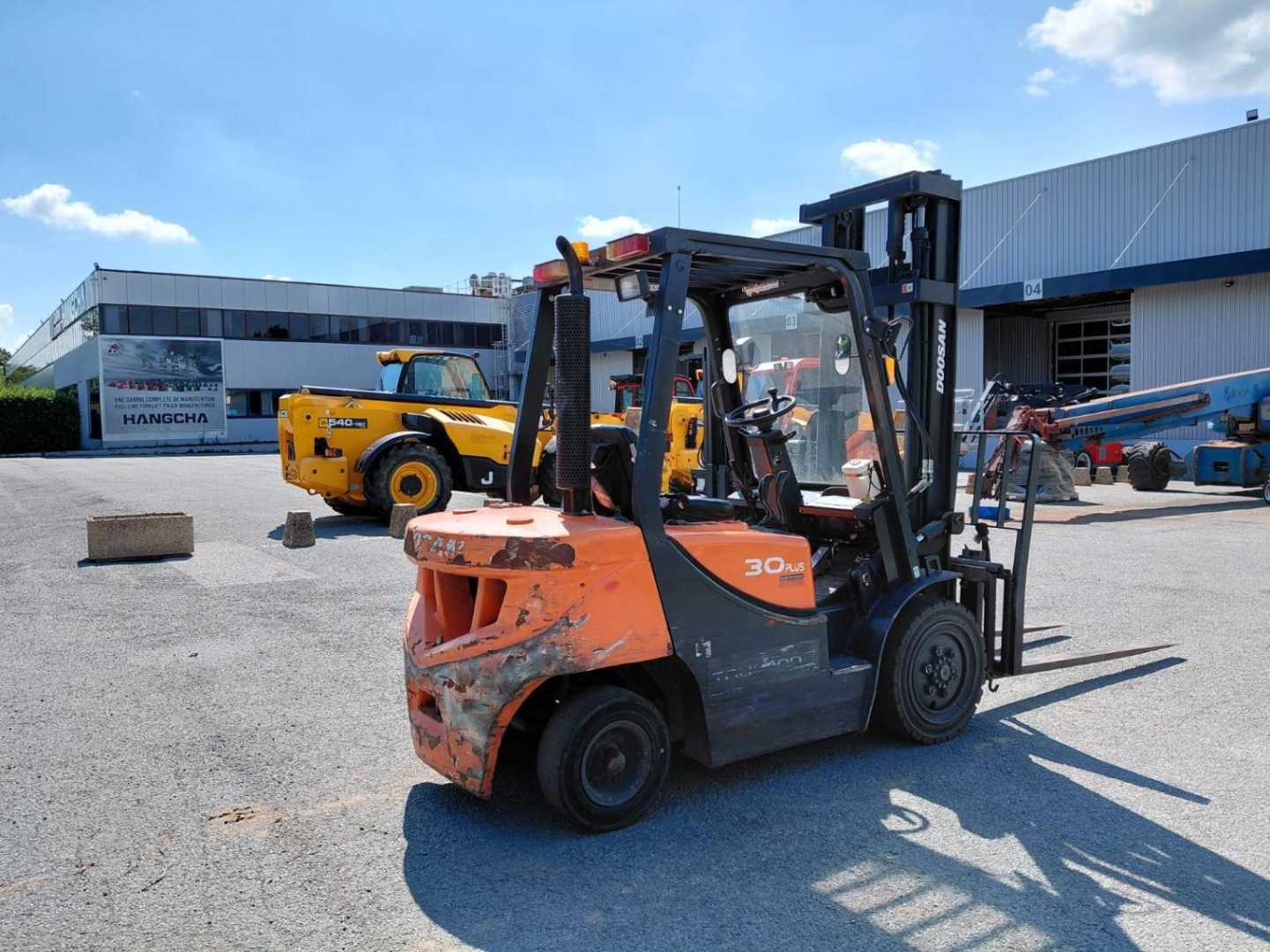 Used Forklift Doosan D30GP 4 riteņu dakšu iekrāvējs (Image 5)
