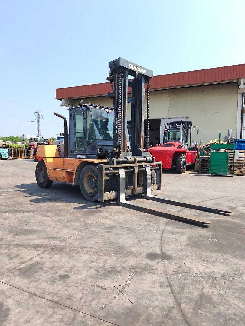 Used Forklift Doosan D160S-5 4 riteņu dakšu iekrāvējs (Image 2)