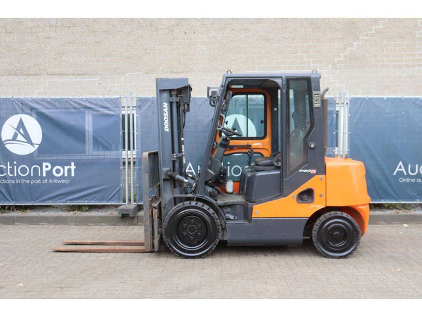 Used Forklift Doosan D30S-5 4 riteņu dakšu iekrāvējs (Image 2)