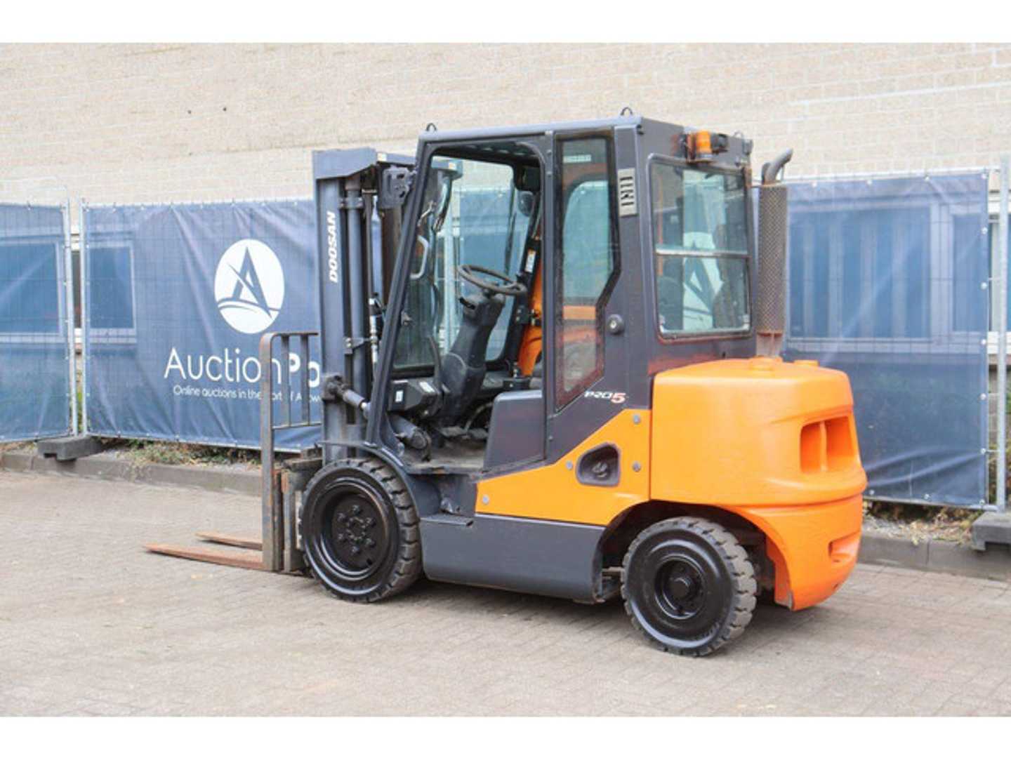 Used Forklift Doosan D30S-5 4 riteņu dakšu iekrāvējs (Image 3)
