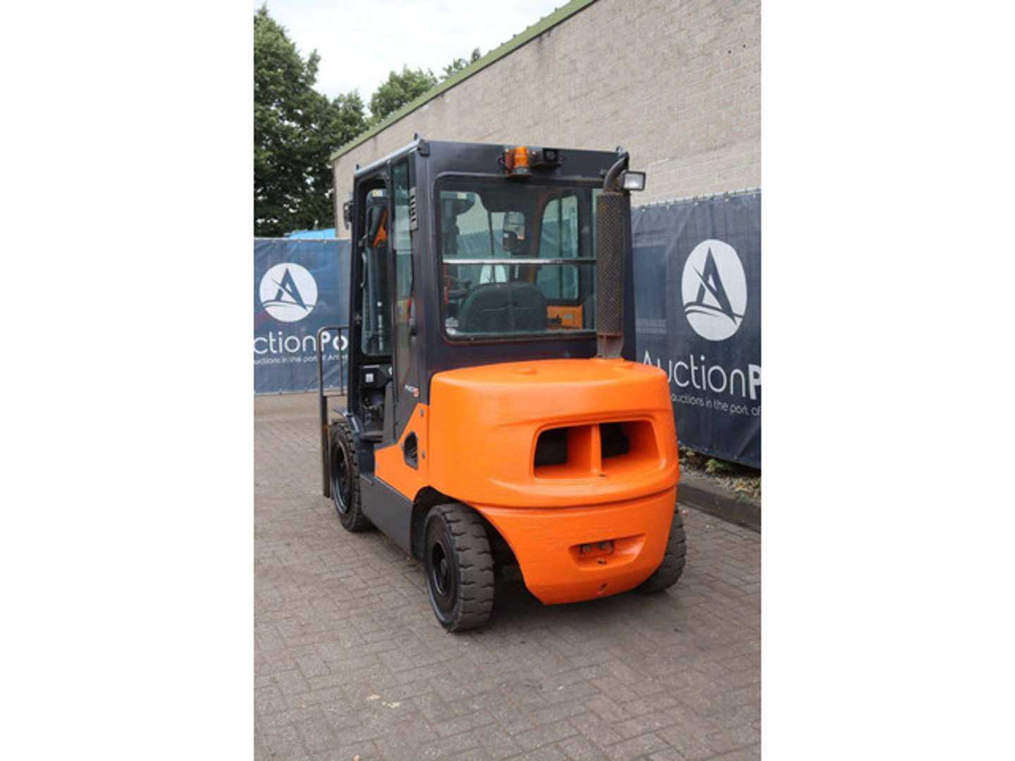 Used Forklift Doosan D30S-5 4 riteņu dakšu iekrāvējs (Image 4)
