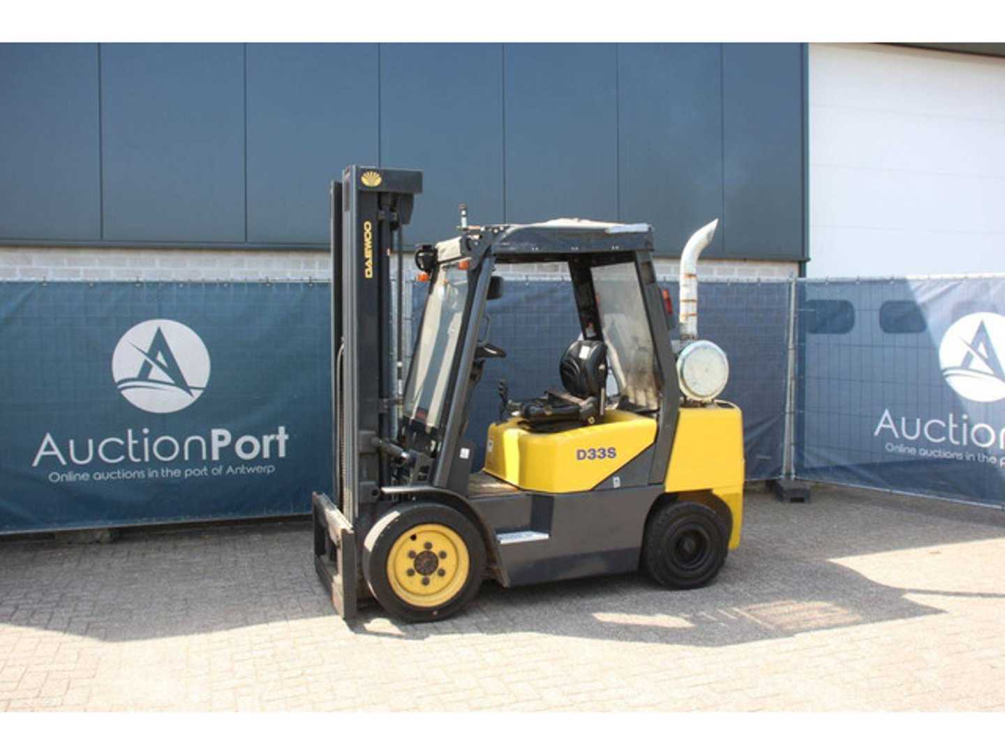 Used Forklift Doosan D33S-3 4 riteņu dakšu iekrāvējs (Image 1)