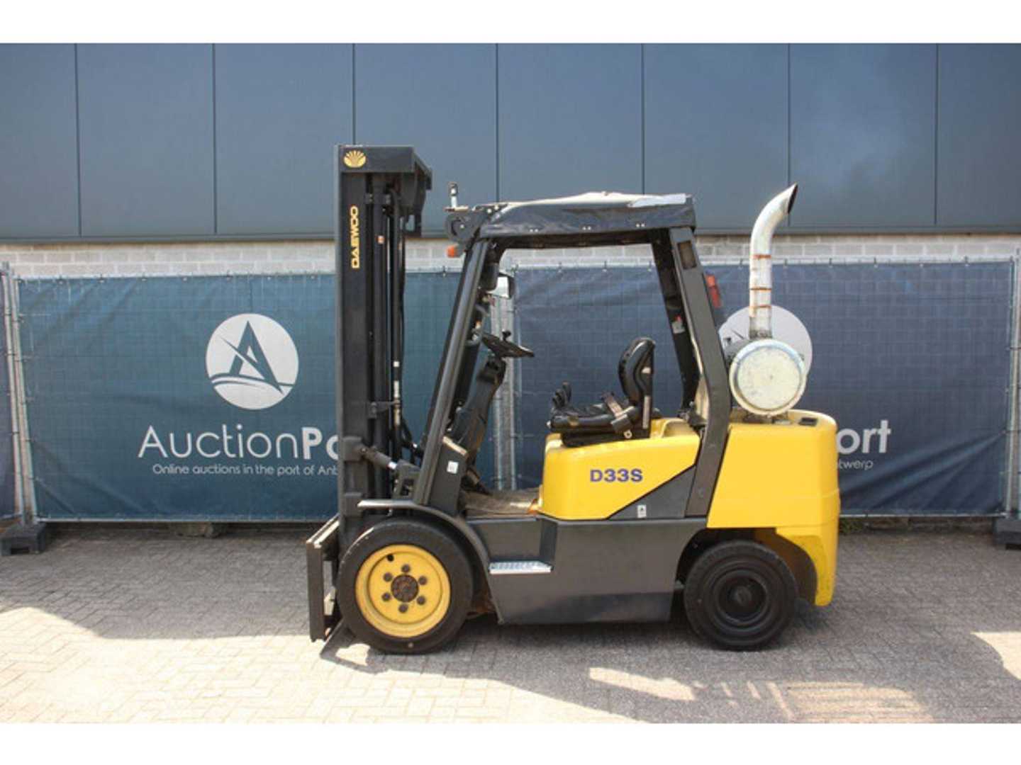 Used Forklift Doosan D33S-3 4 riteņu dakšu iekrāvējs (Image 2)