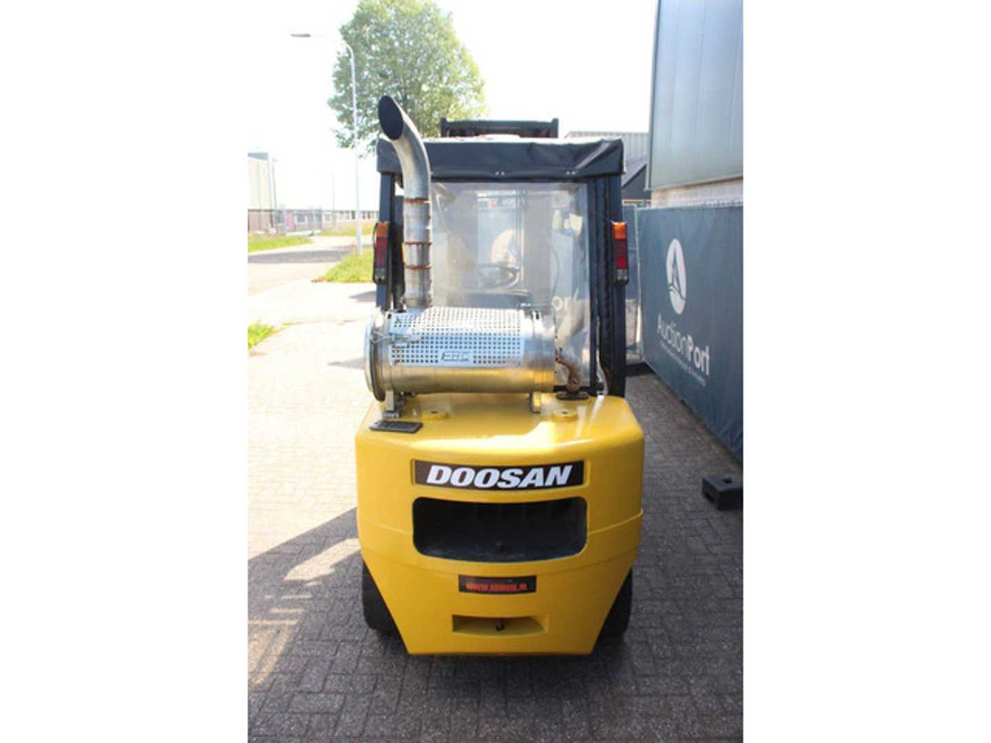 Used Forklift Doosan D33S-3 4 riteņu dakšu iekrāvējs (Image 4)