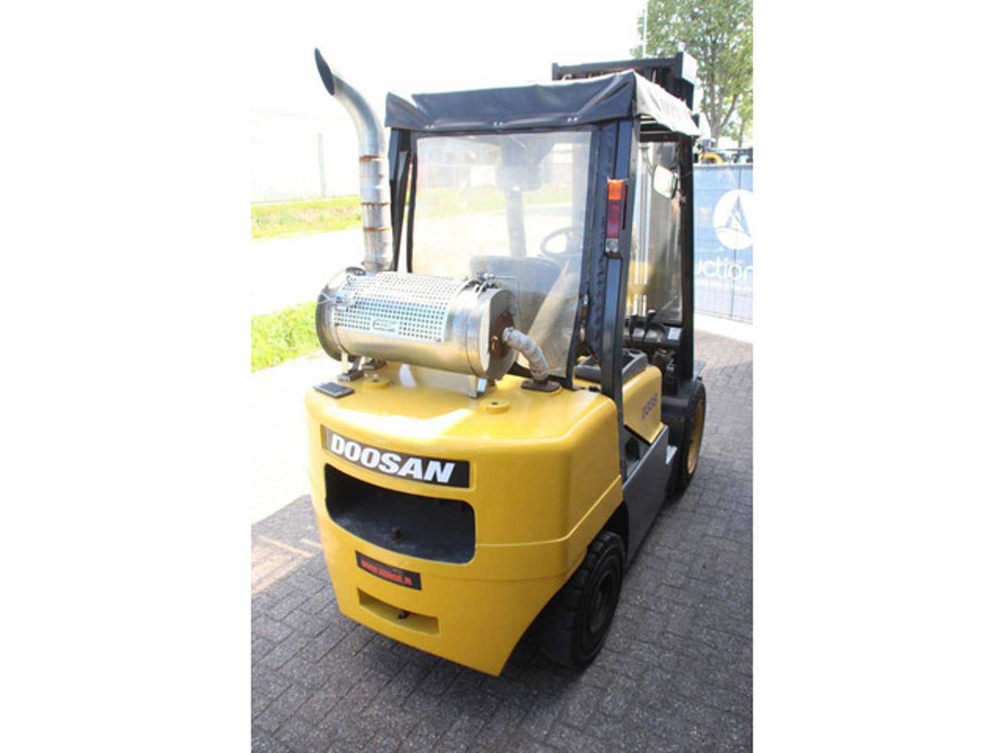 Used Forklift Doosan D33S-3 4 riteņu dakšu iekrāvējs (Image 5)