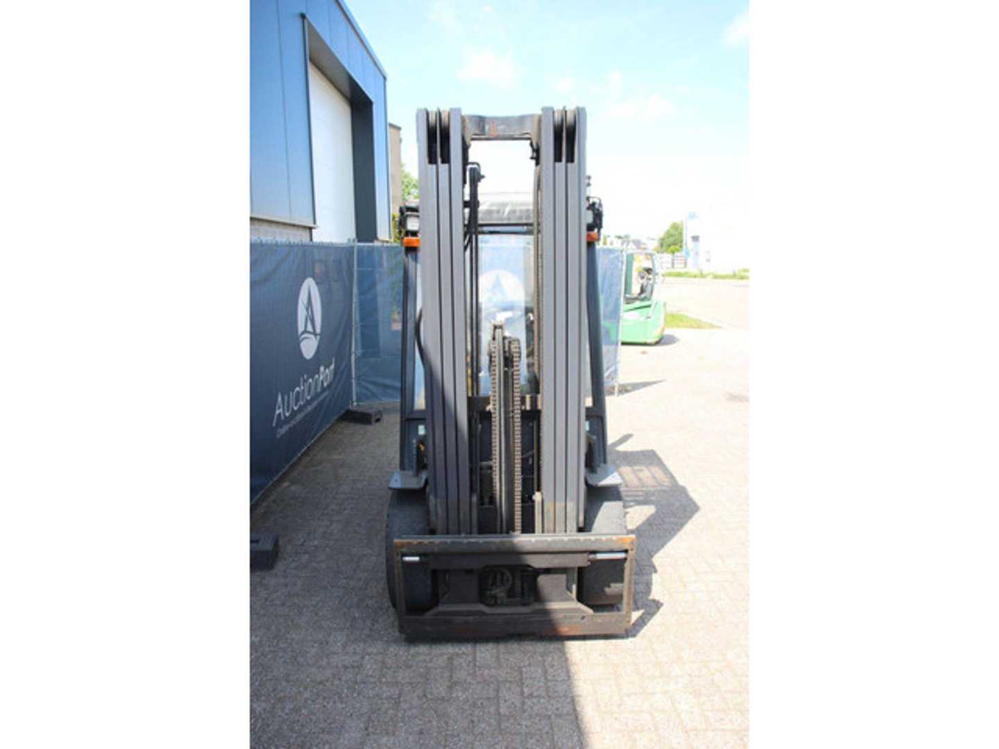 Used Forklift Doosan D33S-3 4 riteņu dakšu iekrāvējs (Image 7)