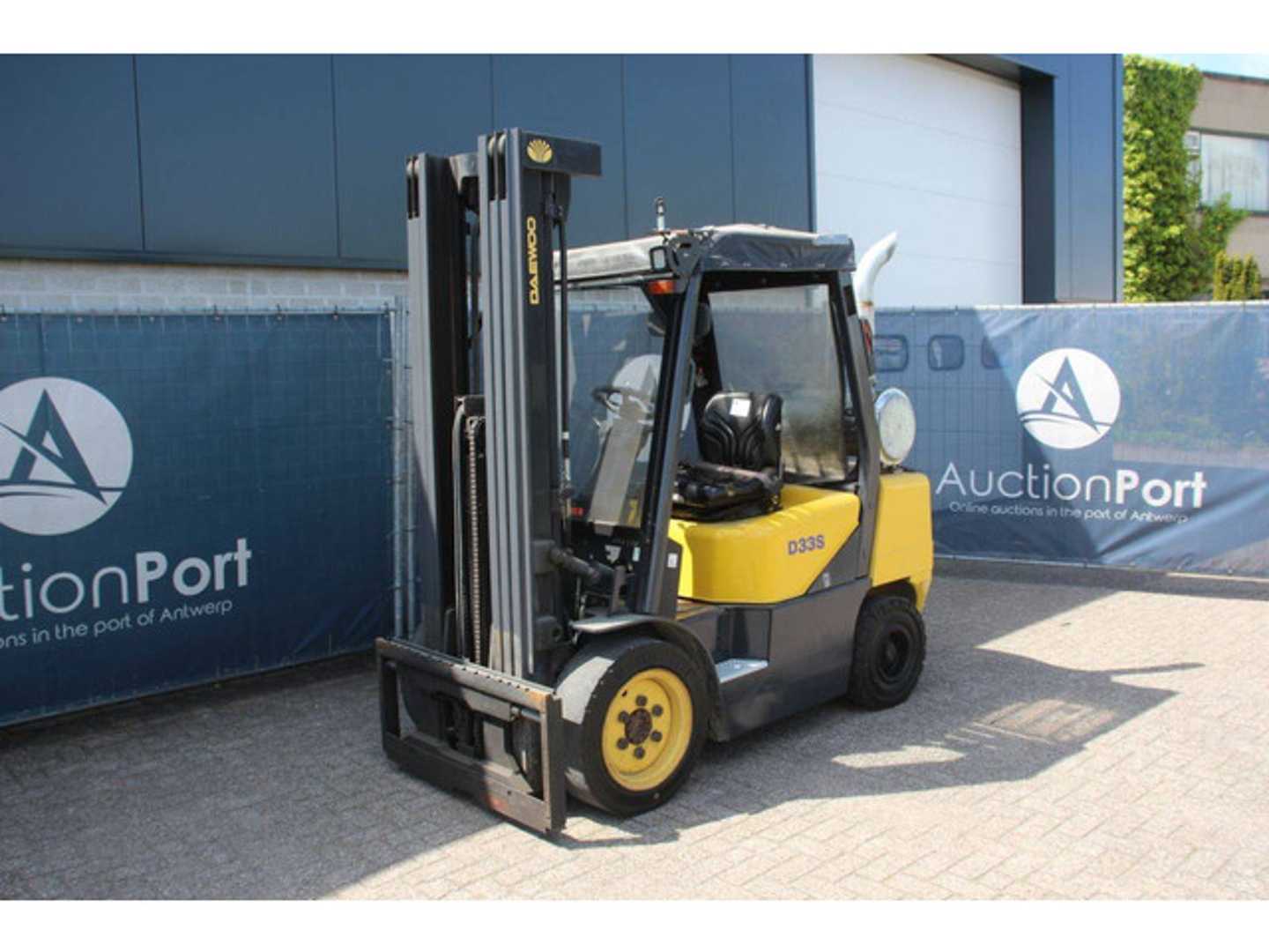 Used Forklift Doosan D33S-3 4 riteņu dakšu iekrāvējs (Image 8)