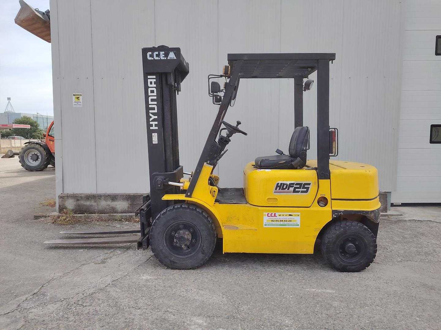 Used Forklift Halla HDF25 4 riteņu dakšu iekrāvējs (Image 2) Used Forklift Halla HDF25 4 riteņu dakšu iekrāvējs (Image 2)