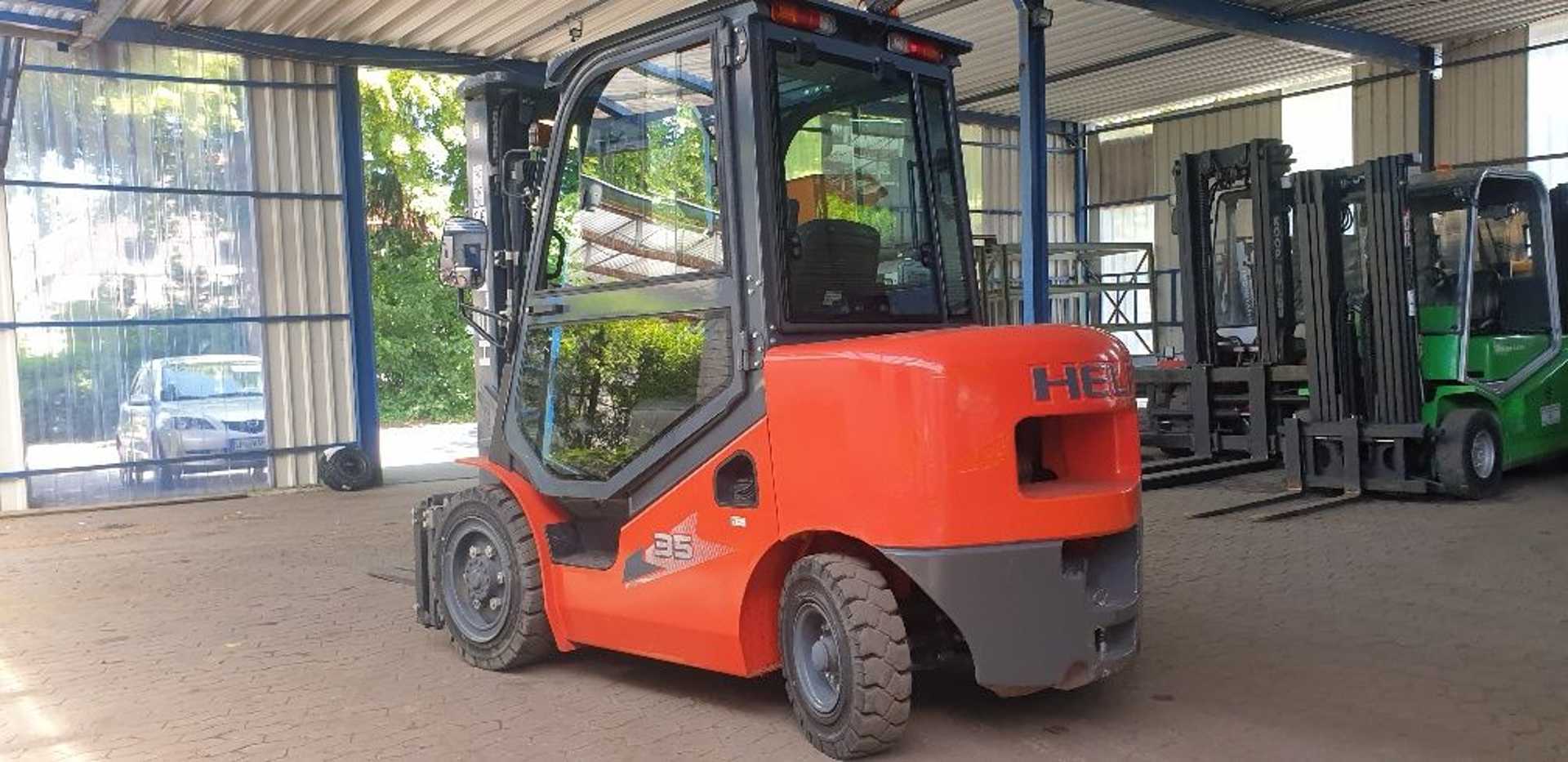 Used Forklift Heli CPCD 35 4 riteņu dakšu iekrāvējs (Image 3) Used Forklift Heli CPCD 35 4 riteņu dakšu iekrāvējs (Image 3)