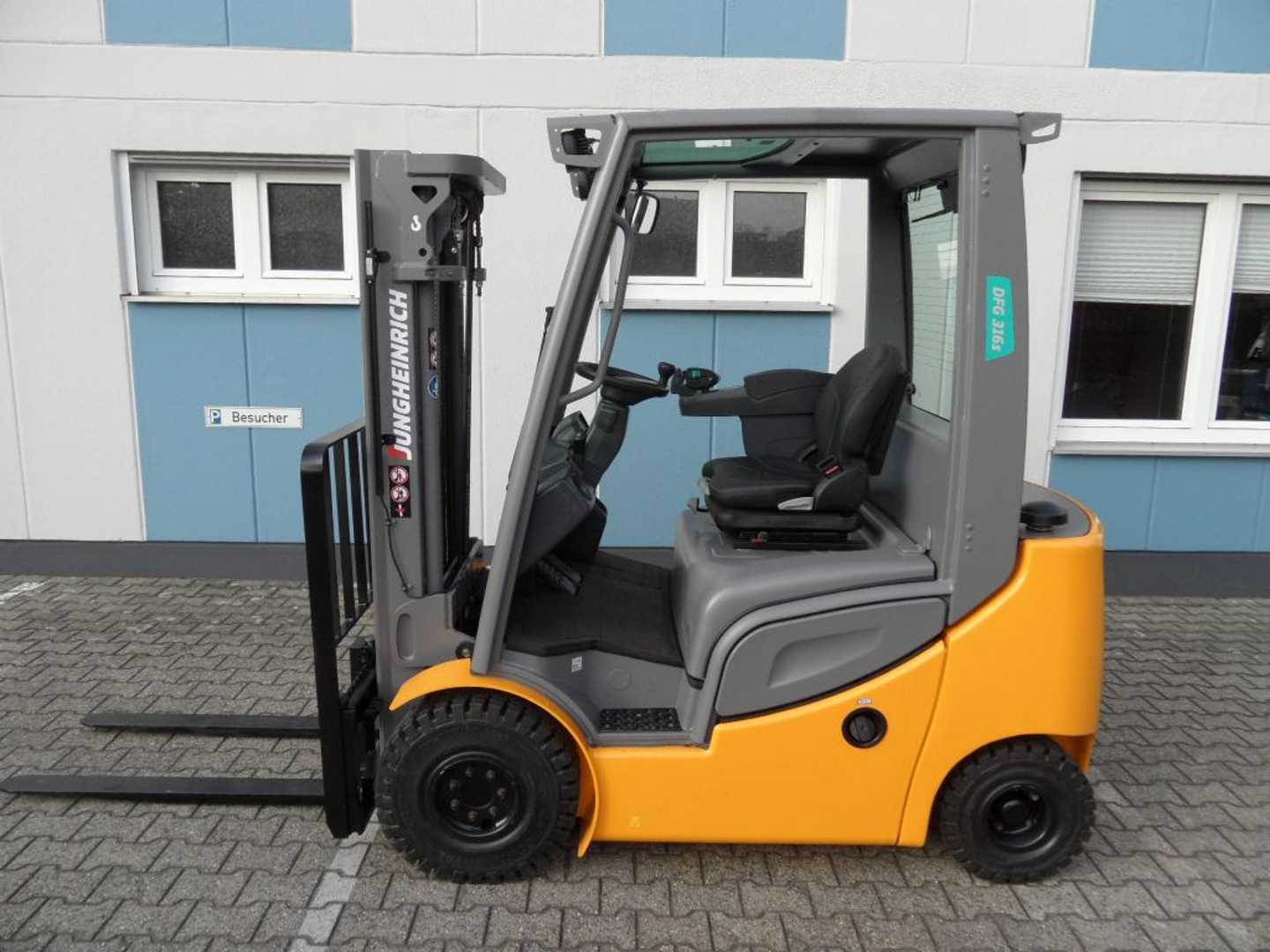 Used Forklift Jungheinrich DFG 316s - Triplex - aufgearbeitet - wenig Stunden 4 riteņu dakšu iekrāvējs (Image 1) Used Forklift Jungheinrich DFG 316s - Triplex - aufgearbeitet - wenig Stunden 4 riteņu dakšu iekrāvējs (Image 1)