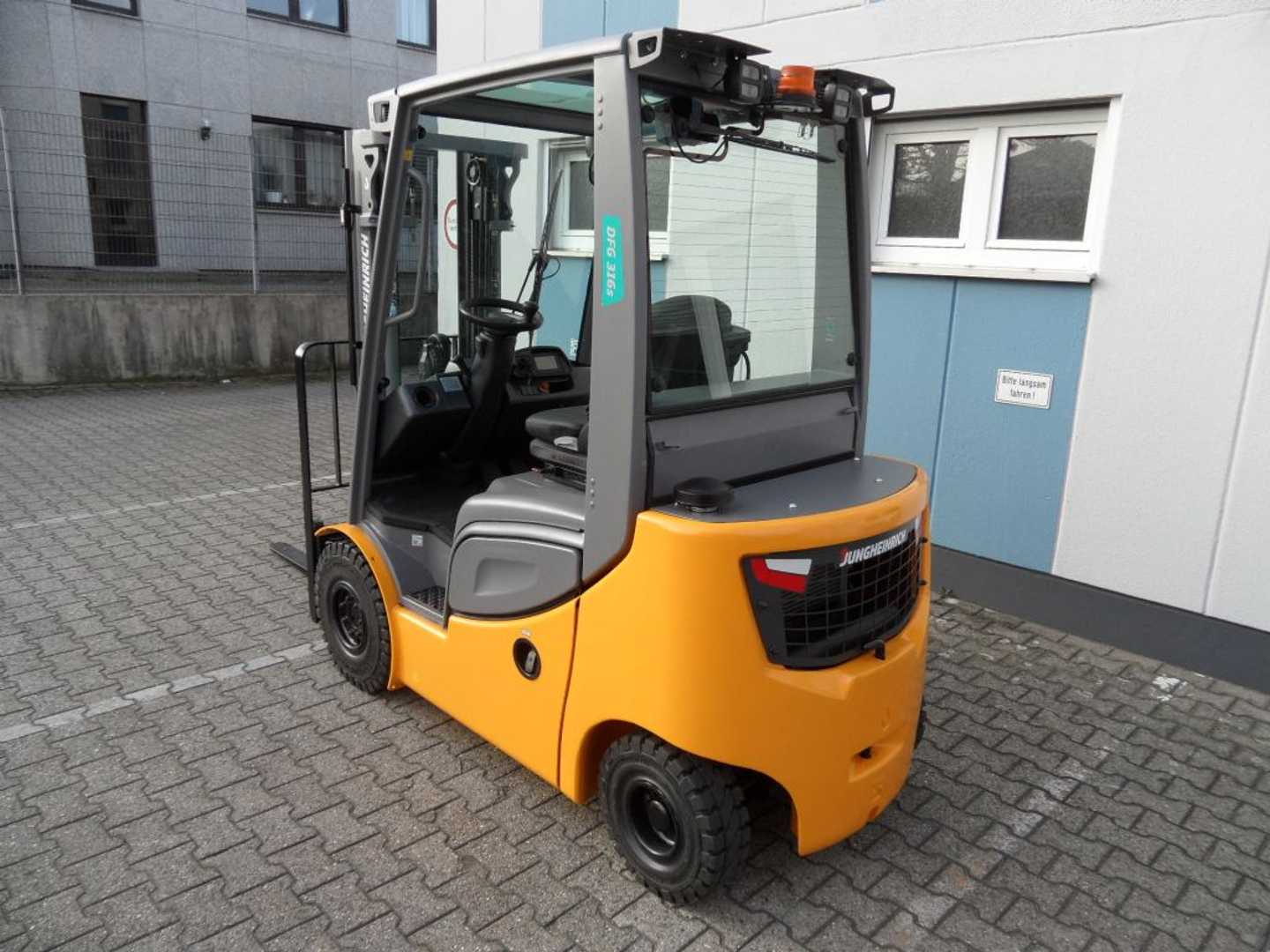 Used Forklift Jungheinrich DFG 316s - Triplex - aufgearbeitet - wenig Stunden 4 riteņu dakšu iekrāvējs (Image 3) Used Forklift Jungheinrich DFG 316s - Triplex - aufgearbeitet - wenig Stunden 4 riteņu dakšu iekrāvējs (Image 3)