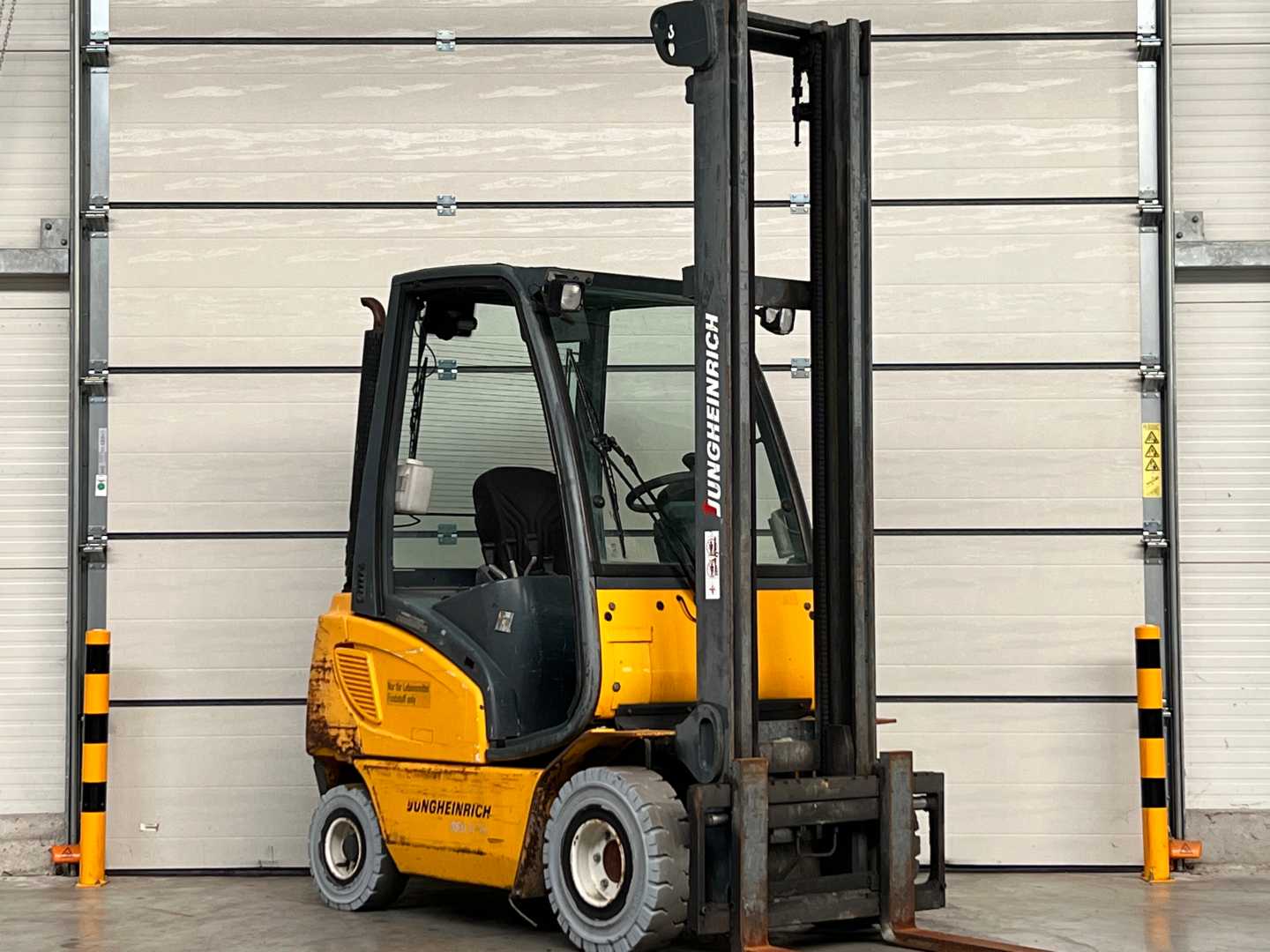 Used Forklift Jungheinrich DFG316s 4 riteņu dakšu iekrāvējs (Image 1) Used Forklift Jungheinrich DFG316s 4 riteņu dakšu iekrāvējs (Image 1)