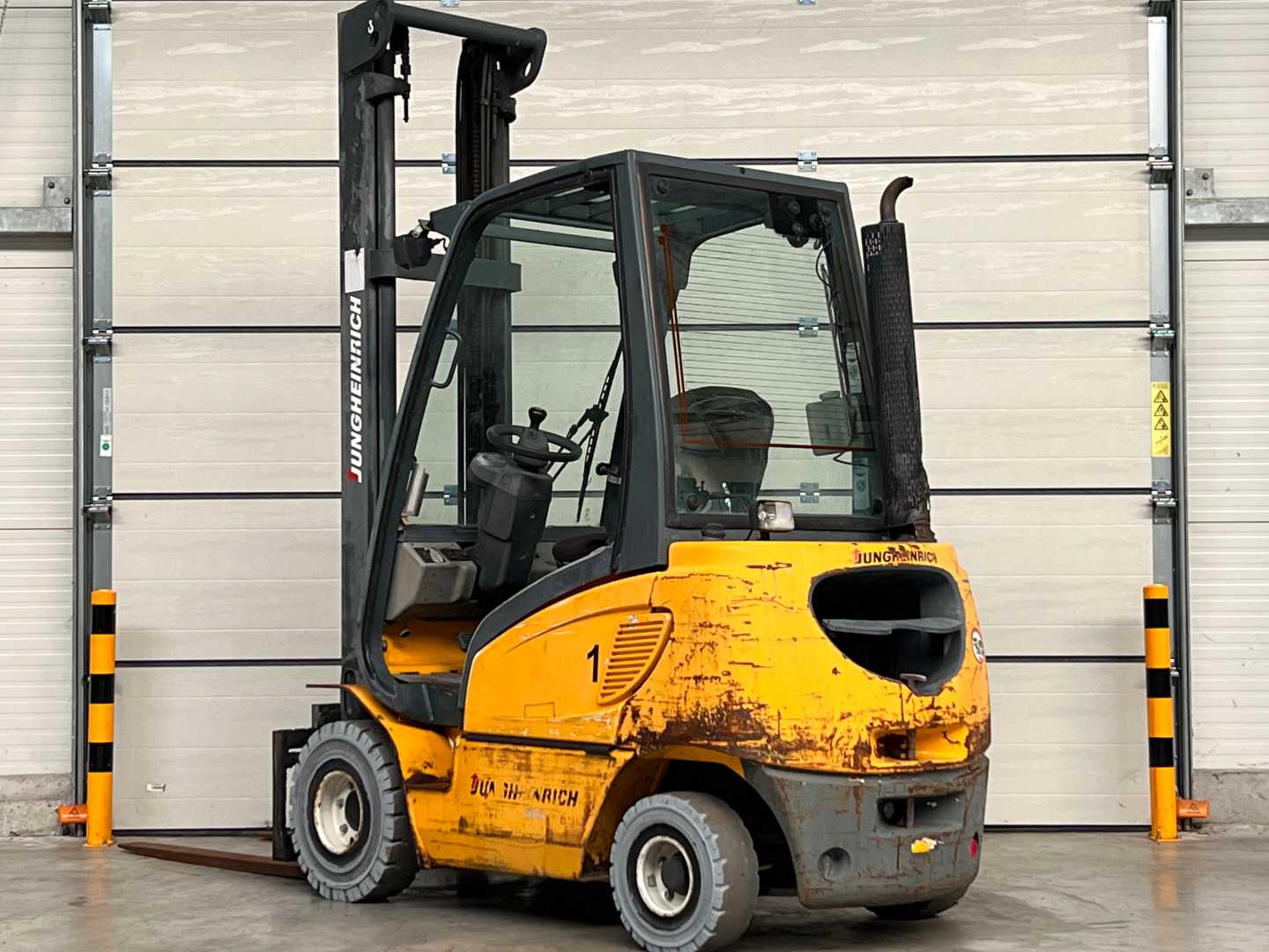 Used Forklift Jungheinrich DFG316s 4 riteņu dakšu iekrāvējs (Image 2) Used Forklift Jungheinrich DFG316s 4 riteņu dakšu iekrāvējs (Image 2)