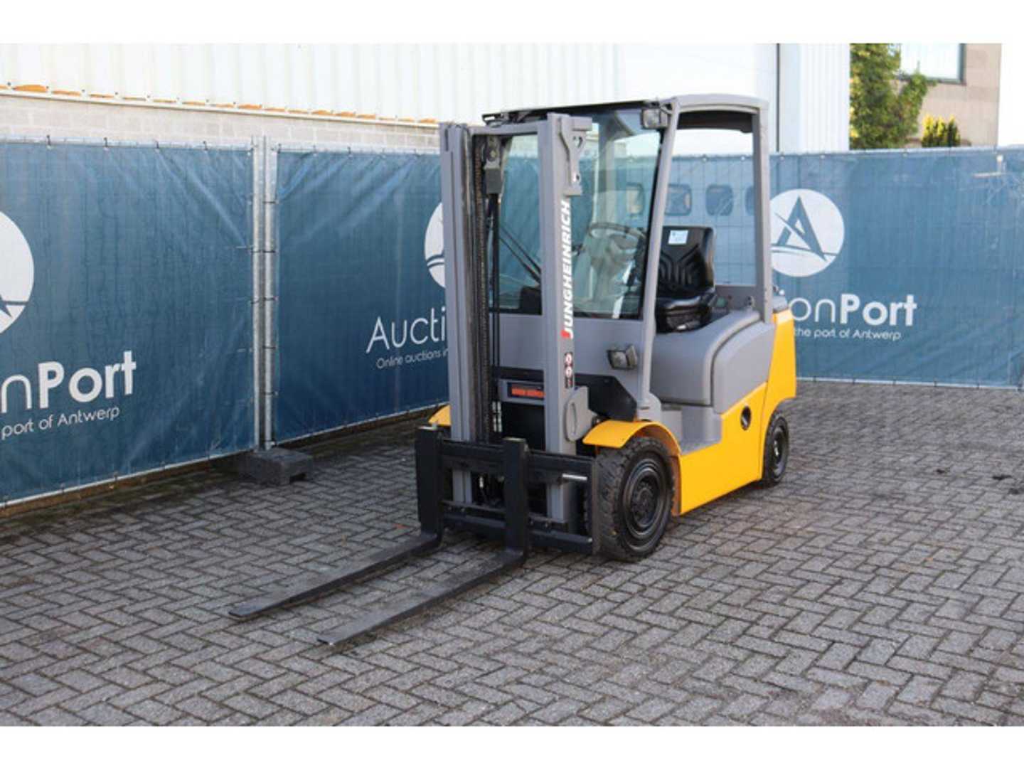 Used Forklift Jungheinrich DFG 316 4 riteņu dakšu iekrāvējs (Image 9) Used Forklift Jungheinrich DFG 316 4 riteņu dakšu iekrāvējs (Image 9)