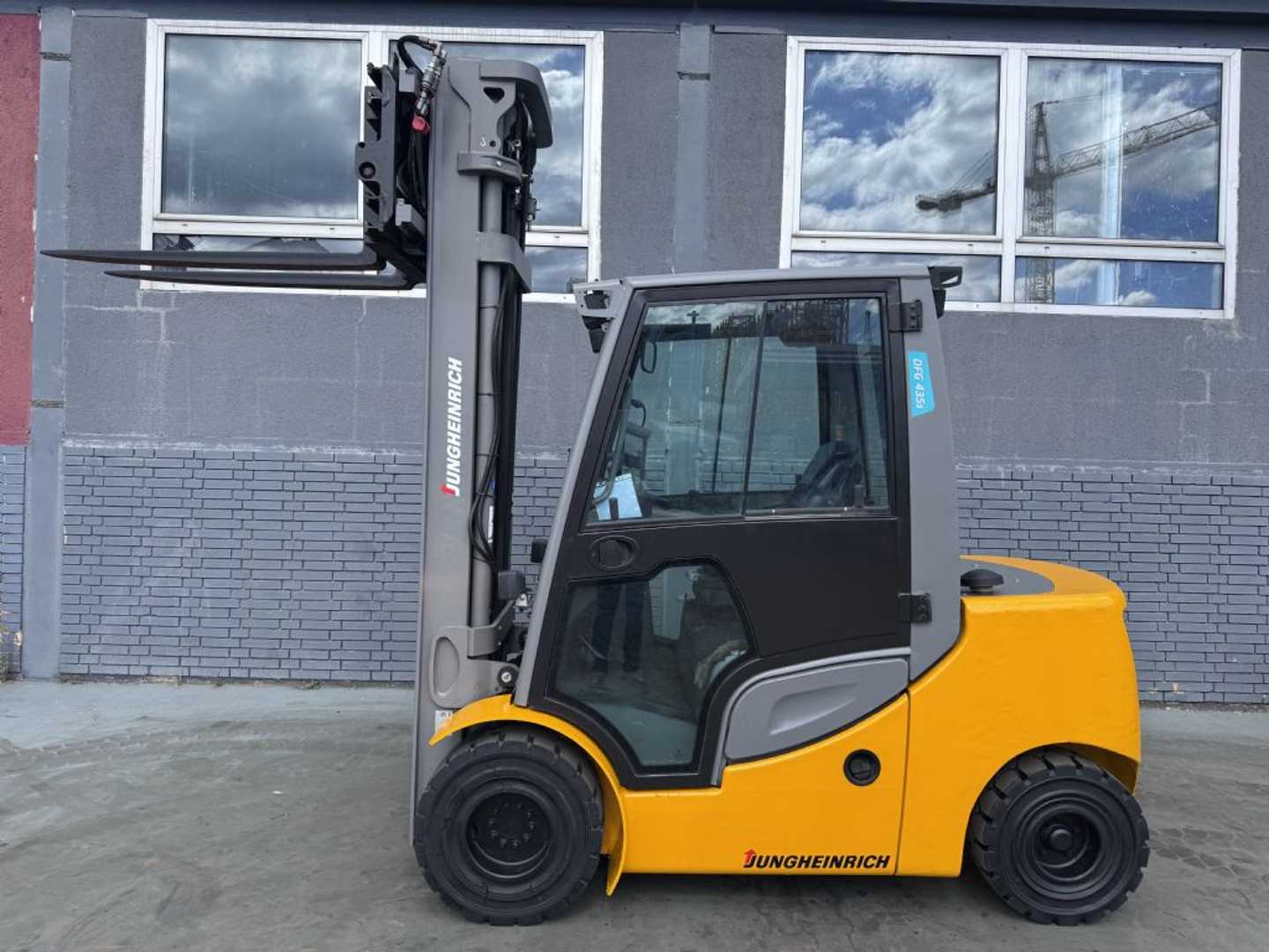Used Forklift Jungheinrich DFG 435s Baujahr 2018/ Stunden 7263 HH 6500 4 riteņu dakšu iekrāvējs (Image 3) Used Forklift Jungheinrich DFG 435s Baujahr 2018/ Stunden 7263 HH 6500 4 riteņu dakšu iekrāvējs (Image 3)